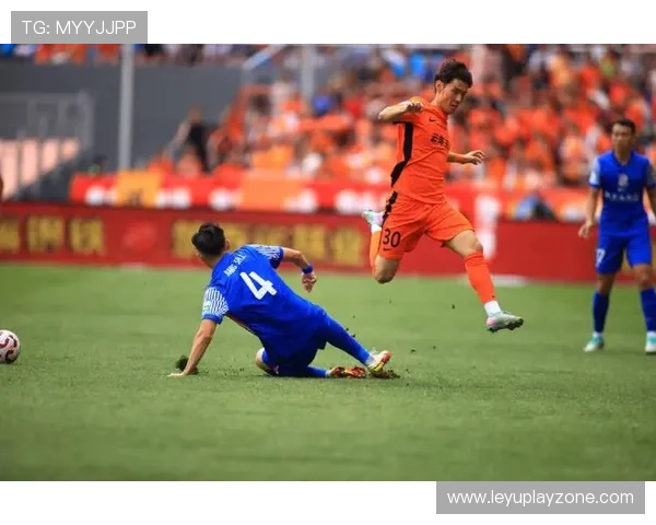 云南玉昆奥斯卡制造点球并成功进球，表现持续高效