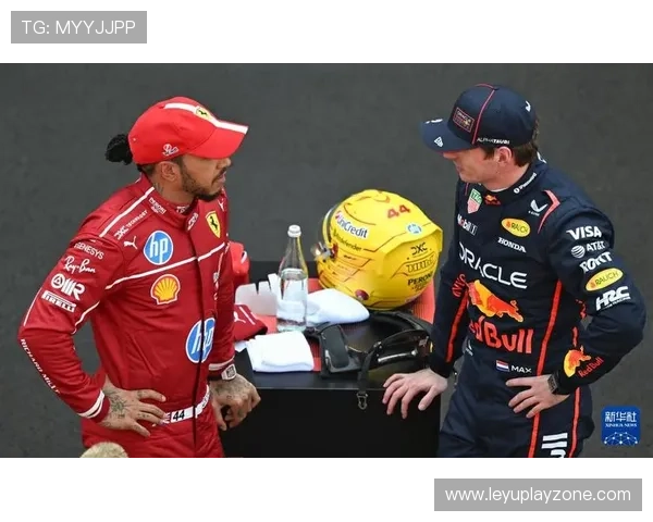 中国大奖赛皮亚斯特里杆位夺冠，汉密尔顿斩获冲刺赛胜利